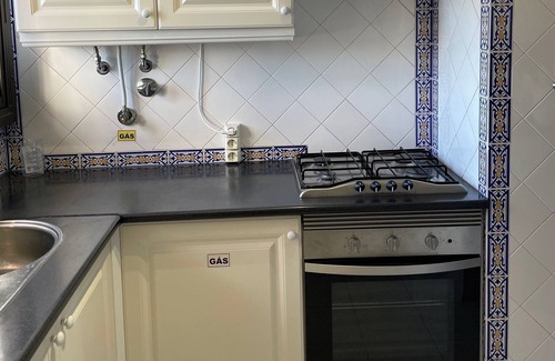 Mato Serrao Apartamento | Amplio apartamento en planta baja con piscina comunitaria, cerca del pueblo y la playa