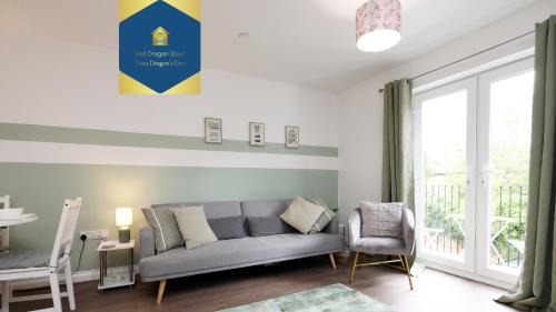 Cathays Casa | large 2 bed central apartment with balcony and private parking