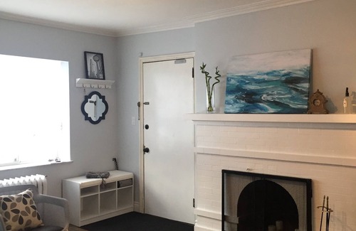Earlscourt Casa | Large 2 bedroom furnished apartment