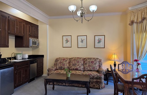 Lower Nob Hill Hotel | Large 2 Bedroom Apartment (Huntington)