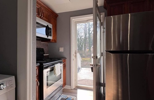 Hampton Casa | Large 2 bedroom with fenced yard!
