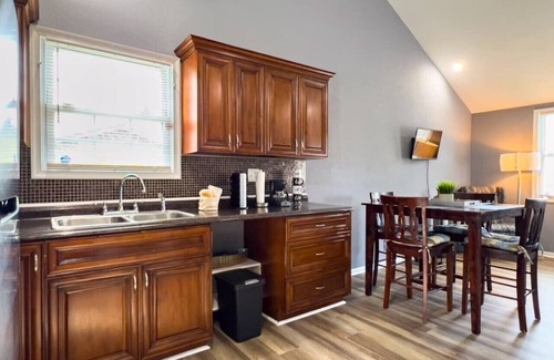Hampton Casa | Large 2 bedroom with fenced yard!