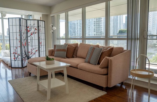 Bathurst Quay Condominio | Large 2 Bedrooms near CN tower