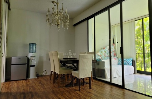 Kahala Apartamento | Large 2BD/2BA Kahala Beach Front Condo Furnished