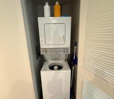 Westlake South Apartamento | Large 2BR w Two Balcony's!