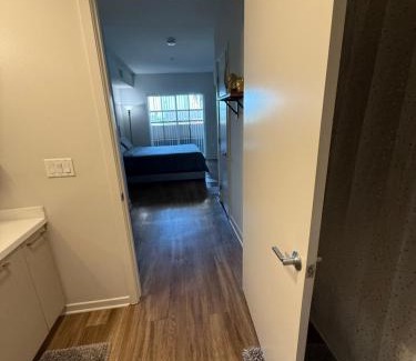 Westlake South Apartamento | Large 2BR w Two Balcony's!