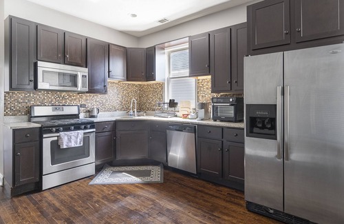 Logan Square Apartamento | Grandes 3 habitaciones / restaurantes en el corazón de Logan Square, a minutos del CENTRO DE LA CIUDAD