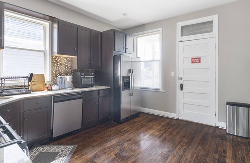 Logan Square Apartamento | Grandes 3 habitaciones / restaurantes en el corazón de Logan Square, a minutos del CENTRO DE LA CIUDAD