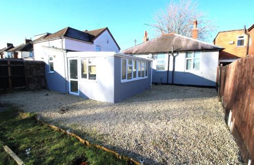 Seisdon Casa | Large 3 Bed Bungalow - Beautiful Refurb - Garden