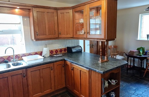 Carnlough Casa | Large 3 Bed Cottage, Oceanview, Harbour location near shops