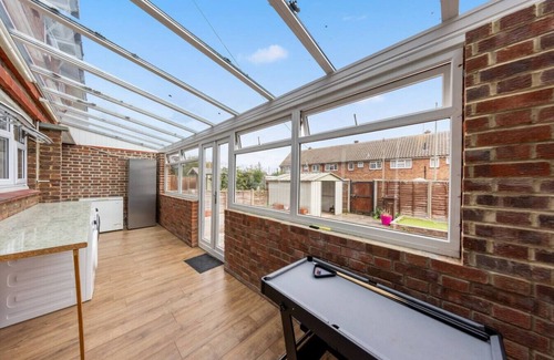 Singlewell Casa | Magnificent Gravesend 3 BR Home with Double Driveway!