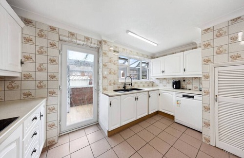 Singlewell Casa | Magnificent Gravesend 3 BR Home with Double Driveway!