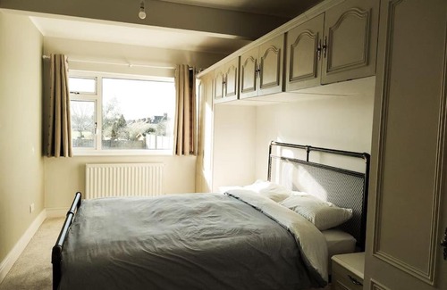 London Borough of Bromley Casa | Large 3 Bedroom House with free on site parking