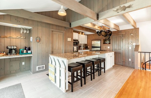 Provincetown Casa | Grandes 3 dormitorios / 2. 5 baños, a dos cuadras de la ciudad, dos lugares de estacionamiento, recientemente renovado