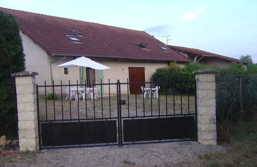Sarrazac Casa | casa de campo con una gran piscina cubierta en el Causse du Lot en el campo, tranquilo