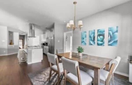 Oak Cliff Casa | Large 3BD/2BR Lower Bishop Arts Near Downtown Dallas