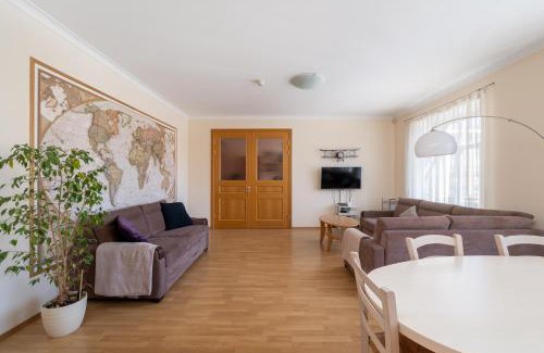 Maskavas Forstate Apartamento | Large 3BR Apartment with Balcony 5 min to Old Town by Tram