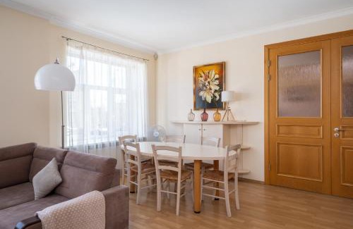 Maskavas Forstate Apartamento | Large 3BR Apartment with Balcony 5 min to Old Town by Tram