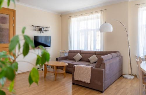 Maskavas Forstate Apartamento | Large 3BR Apartment with Balcony 5 min to Old Town by Tram