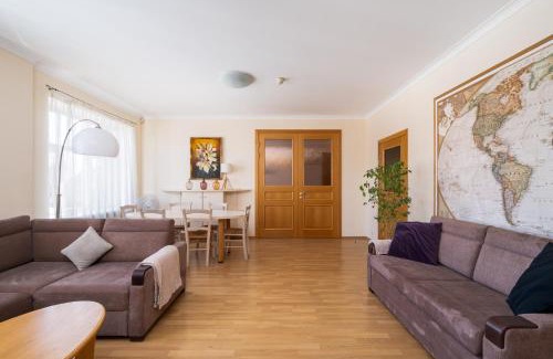 Maskavas Forstate Apartamento | Large 3BR Apartment with Balcony 5 min to Old Town by Tram