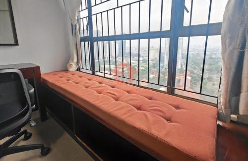 Setiabudi Apartamento | Large 3BR Rasuna Apt with Pool & Wi-Fi by 2ndHome