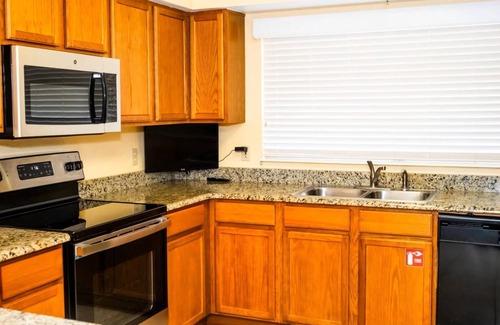 Florida Central Atlantic Coast Complejo | Large 3BR Unit with 2 Kitchens - 5 Minutes From Animal Kingdom - Avail Dec 19-26