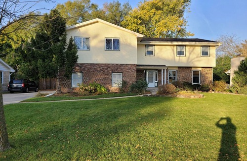 Brookfield Casa | Large 4 bd 2.5 ba 2.5 att garage suburaban Milwaukee home convenient quiet area