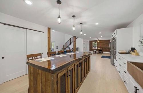 Bristol Casa | Large 4 bdrm Family home, sleeps 10! 12ft family dining table.