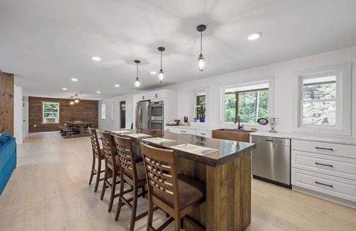 Bristol Casa | Large 4 bdrm Family home, sleeps 10! 12ft family dining table.