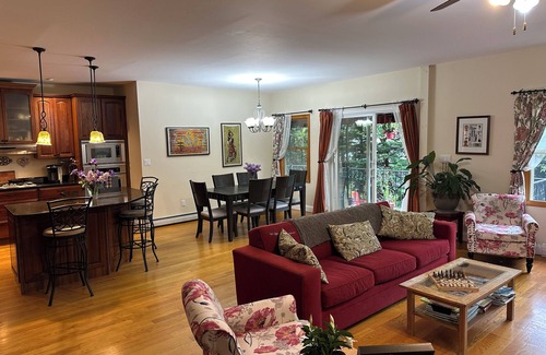 Long Beach Casa | Large 4-bdrm LB house near surf beach w/ movie room, AC, bikes & fitness room