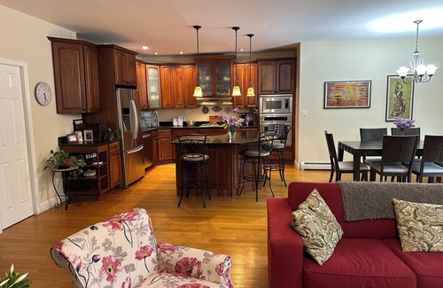 Long Beach Casa | Large 4-bdrm LB house near surf beach w/ movie room, AC, bikes & fitness room