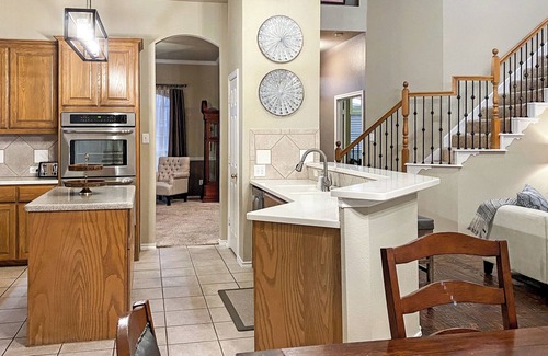 The Colony Casa | Large 4 Bed/3 Bath House Near All, The Colony - Frisco, Pool, Hot Tub Sleep 1-12