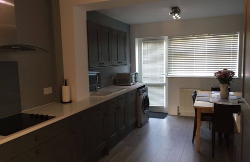Ashford Casa | Large 4 bed detached house close to Heathrow