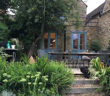 Malmesbury Casa | Large 4 bed house in Malmesbury, great for big families