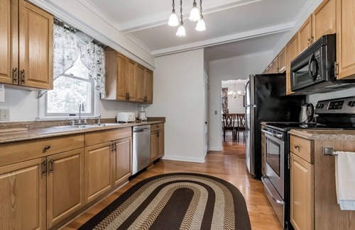 Ocean Park Cabaña | Large, 4 Bedroom, oceanview home, directly across the street from the sandy Kinney Shores beach