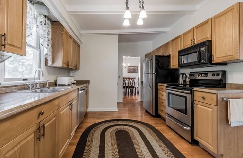 Ocean Park Cabaña | Large, 4 Bedroom, oceanview home, directly across the street from the sandy Kinney Shores beach