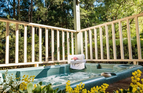 Margaret River Chalet De Esquí | Gran casa de 4 dormitorios con terraza de entretenimiento al aire libre que ofrece un spa y horno de pizza