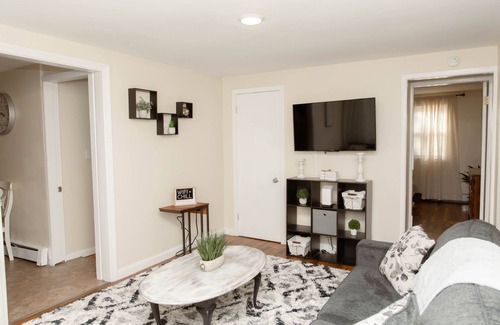 Bristol Apartamento | Large 4 Bedroom CT Home Comfy for Longer Stay