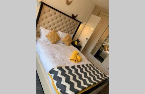 Wyken Condominio | Large 4 Bedroom House in Central Coventry