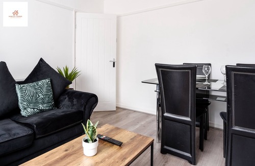 Liverpool Casa | Large 4 bedroom house- Liverpool