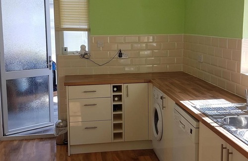 Withernsea Casa | Propiedad recientemente renovada de 4 dormitorios, cerca del centro de la ciudad y del paseo marítimo.