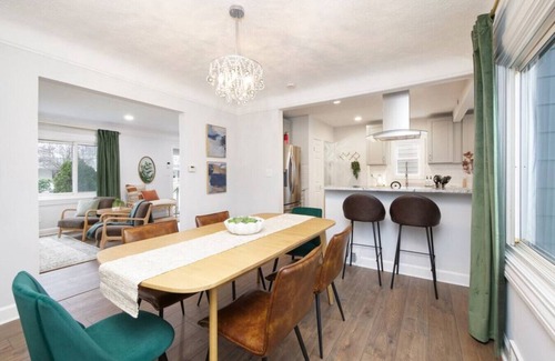 Kamm's Corners Apartamento | Large 4 Bedroom Renovated With Hot Tub & Game Room