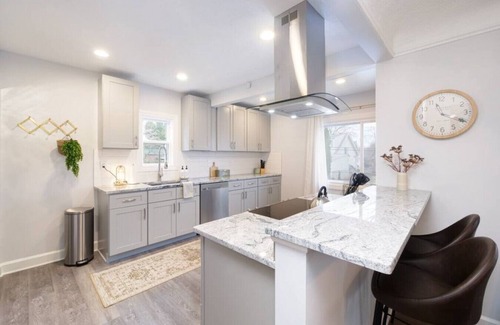 Kamm's Corners Apartamento | Large 4 Bedroom Renovated With Hot Tub & Game Room