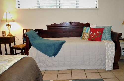 Mountainview Casa | Large 4 Bedrooms, 3 Baths, walk to Parks and Dog friendly