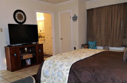 Mountainview Casa | Large 4 Bedrooms, 3 Baths, walk to Parks and Dog friendly