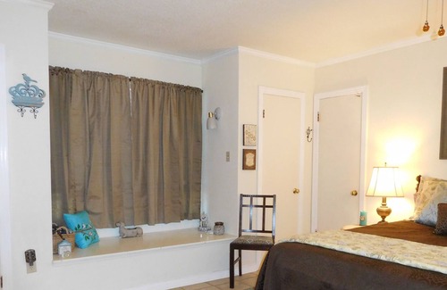 Mountainview Casa | Large 4 Bedrooms, 3 Baths, walk to Parks and Dog friendly