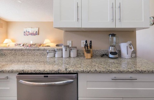 Westridge Villa | Amplios 4 habitaciones; Duerme 8; 2 dormitorios principales en suite, 3 baños, Wifi gratuito / Cable / Estacionamiento