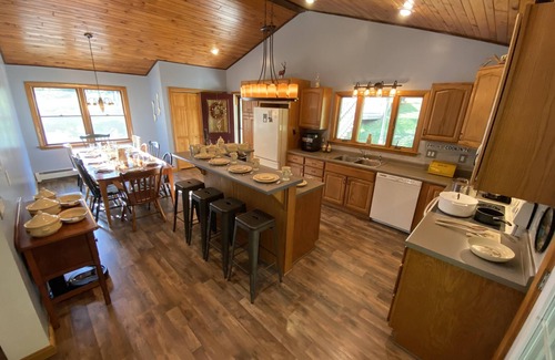 Weedville Otro | Large, 4 BR (1 King, 2 Queens), 2 Bath, Recently Renovated