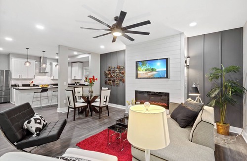 Near Northside Casa | Large 4BR/4Bth Private House Centrally Located in Downtown Indianapolis
