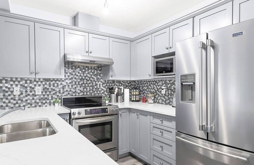 Ellerslie Casa | Large 4BR » Central AC » Near Henday » King Bed